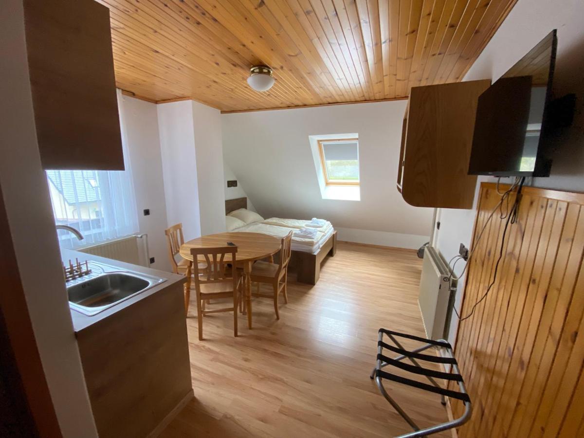 לוג פוד מנגרטום Encijan Apartments מראה חיצוני תמונה