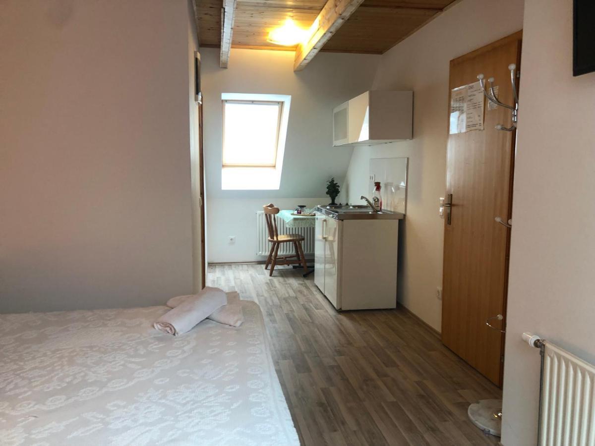 לוג פוד מנגרטום Encijan Apartments מראה חיצוני תמונה